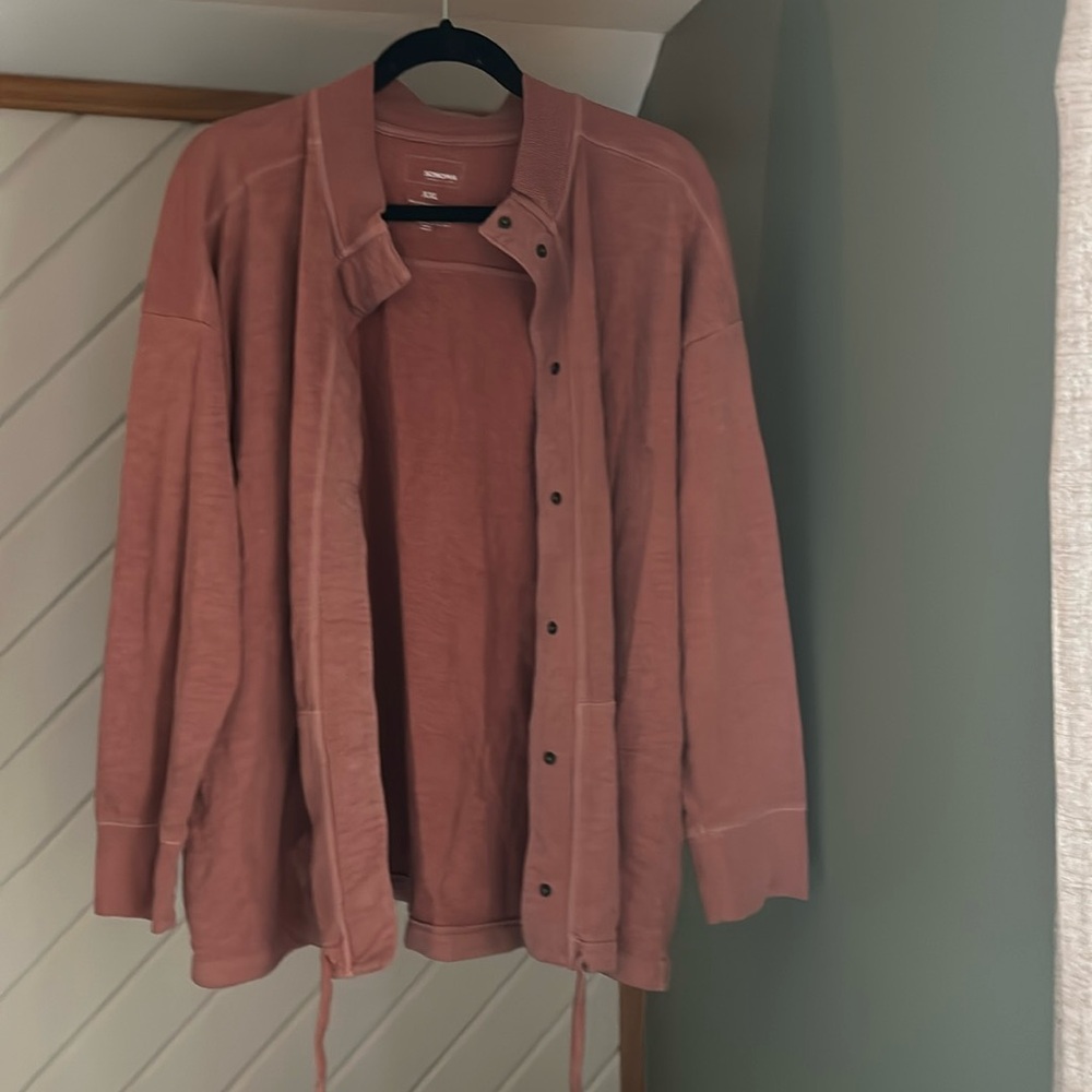 Gently worn super soft knit snap front woman’s top! Size xxlarge